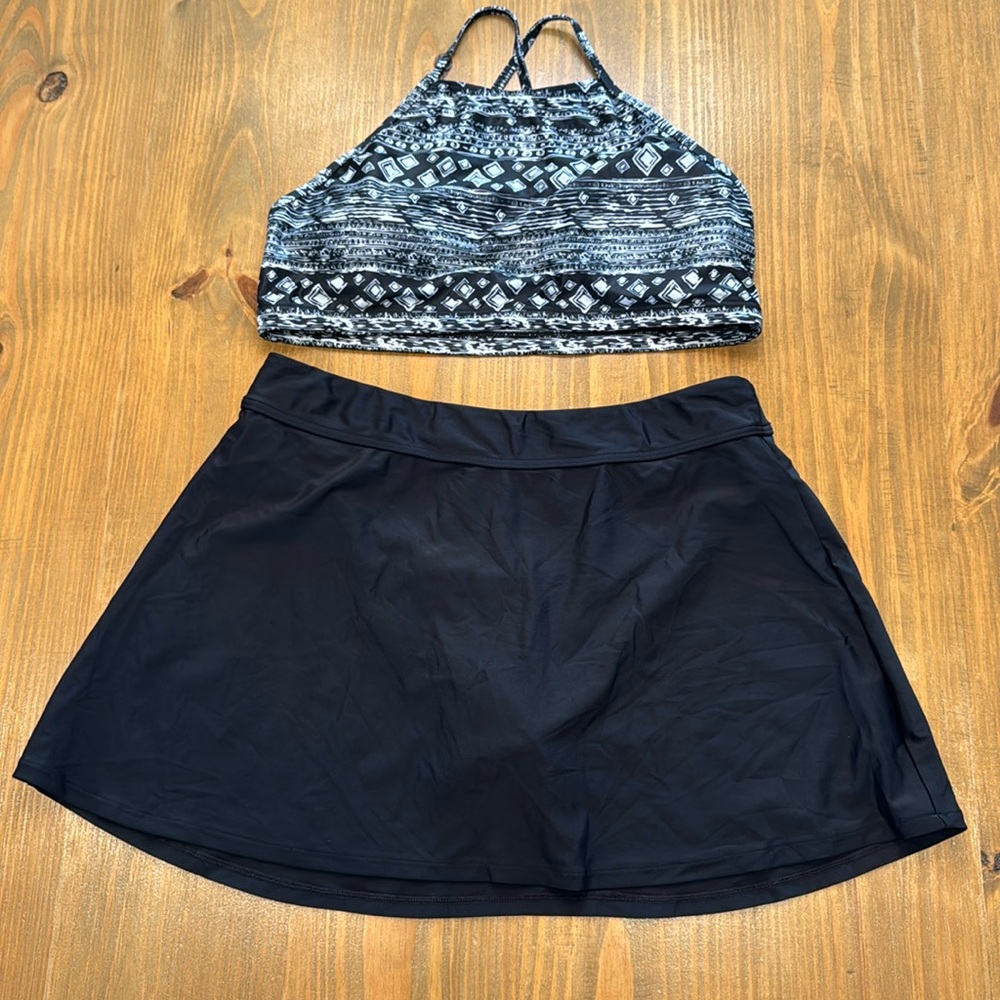 NWOT women’s two pice swimwear solid black swim skirt and black and white bikini
